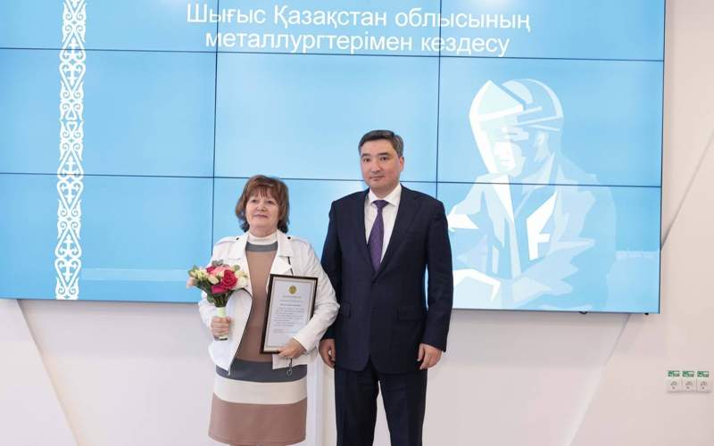 Олжас Бектенов вручил награды от имени Президента металлургам ВКО Олжас Бектенов вручил награды от имени Президента металлургам ВКО