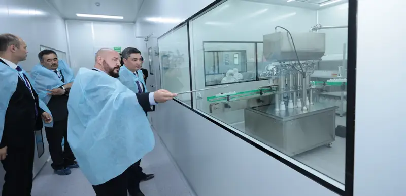 Олжас Бектенов осмотрел отечественный завод по производству медтехники в ВКО