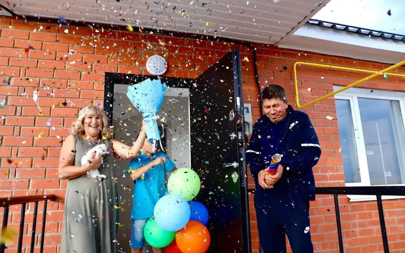 В Костанайской области вручили ключи семьям, пострадавшим от паводка