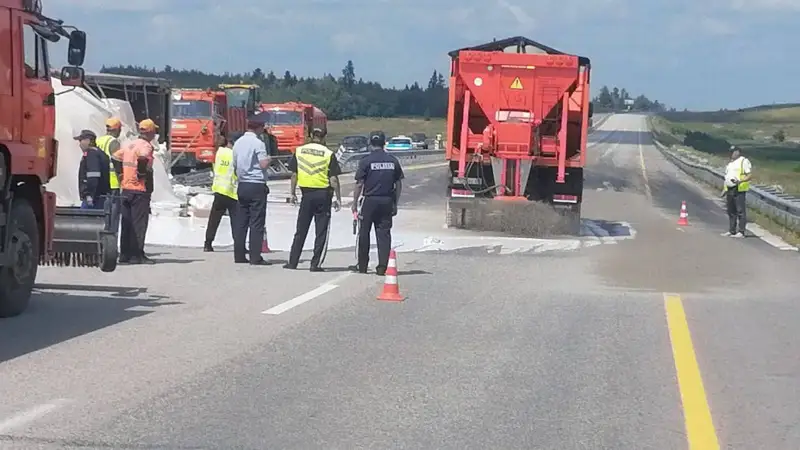 «Astana-Petropavl» avtojolynda boıaý tıelgen fýra aýdaryldy: júrgizýshige qatysty is qozǵaldy