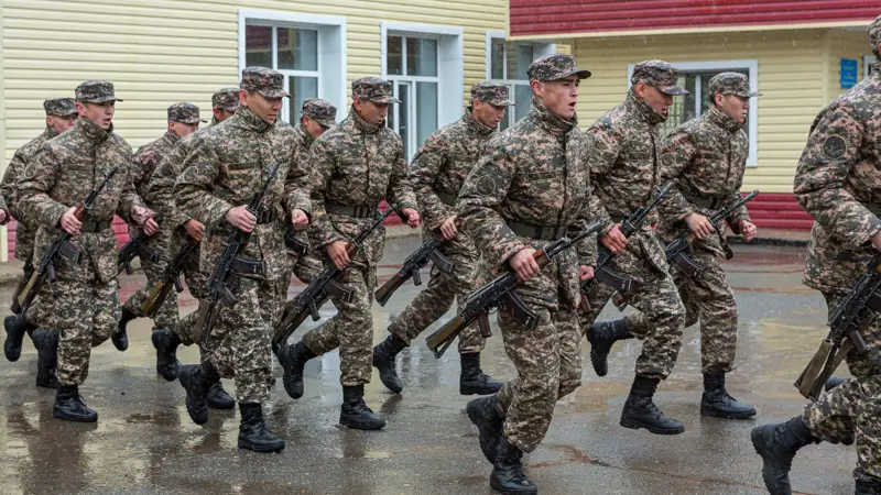 военные солдаты әскери сарбаздар
