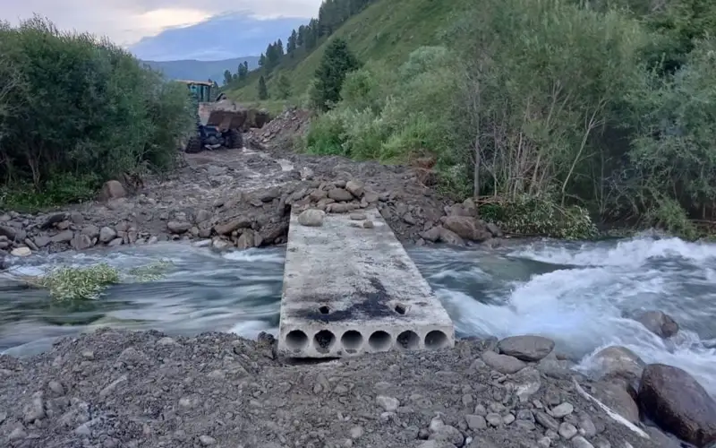 В ВКО на Староавстрийской дороге оборудовали временную переправу