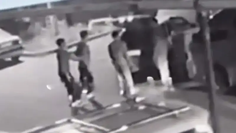 Алматыда бұзақылар