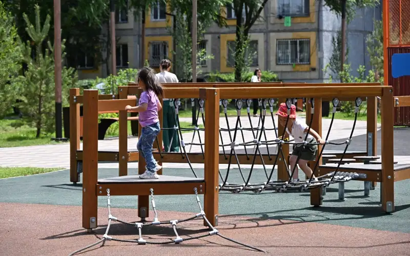 Алматыда балалар алаңы мен автотұрақ үшін жаңа талаптар енгізілді