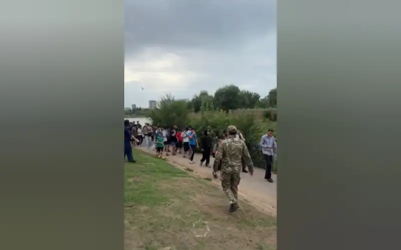 Родителей 21 подростка оштрафовали за купание в запрещенных местах в Астане
