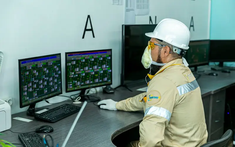 оператор при добыче урана