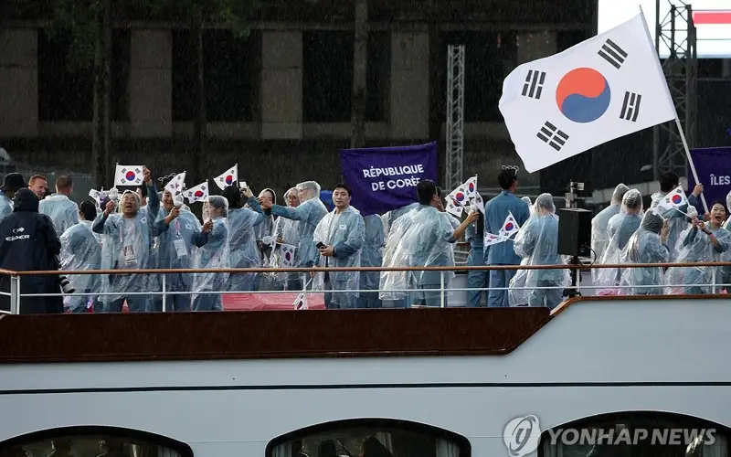 IOC chief apologizes to S. Korean President over opening ceremony gaffe