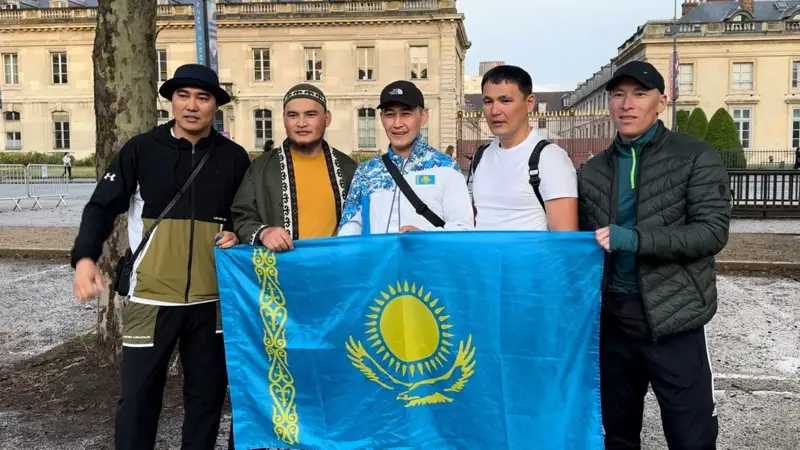 Францмяда жұмыстамыз, Елдосты қолдауға сұранып келдік – қазақстандық азаматтар