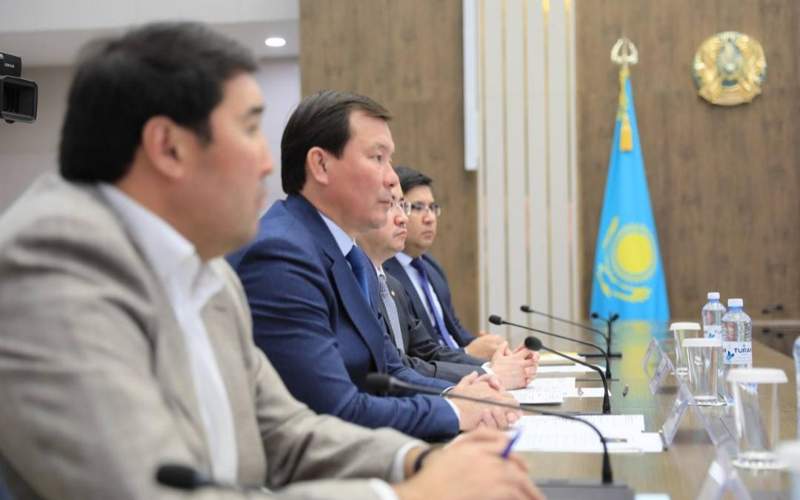 Асхат Шахаров ҚХР-дың Қазақстандағы Төтенше және Өкілетті Елшісі Чжан Сяомен кездесті Асхат Шахаров ҚХР-дың Қазақстандағы Төтенше және Өкілетті Елшісі Чжан Сяомен кездесті