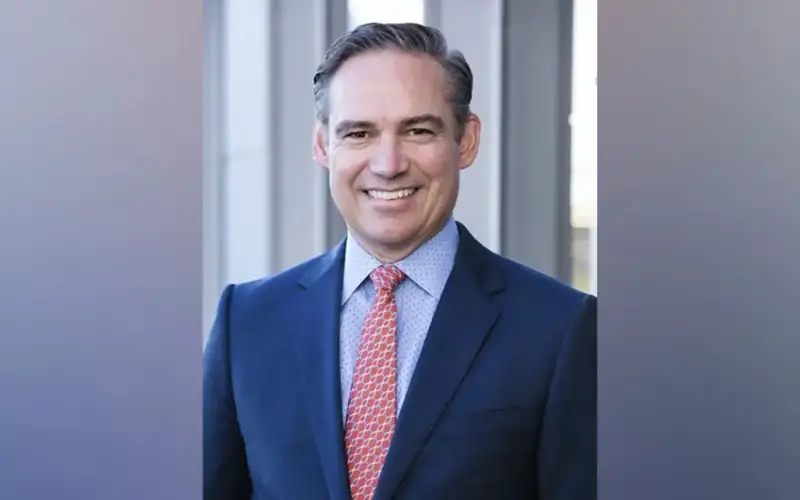 Bloomberg Келли Ортбергни янги президент ва бош директор этиб сайлади