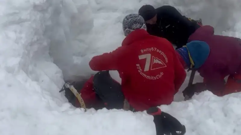 лавина альпинисты