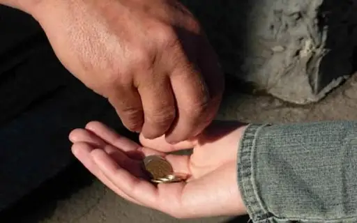Qaıyr suraıtyn bala