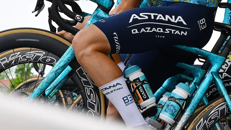 Astana Qazaqstan Team introduces its trainees