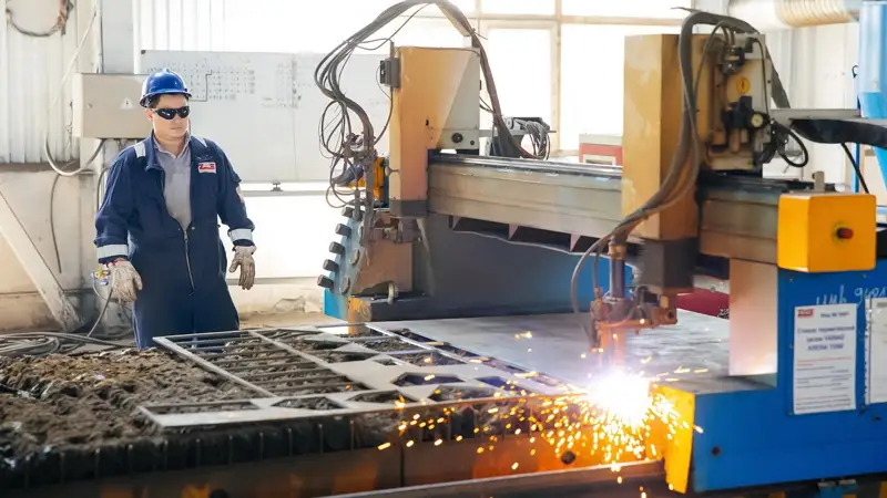 Олжас Бектенов проверил исполнение поручений Президента по развитию нефте-, газохимии и промышленности в Атырауской области