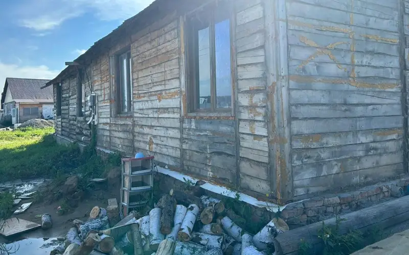 Некоторые североказахстанцы самостоятельно восстанавливает жильё после паводка