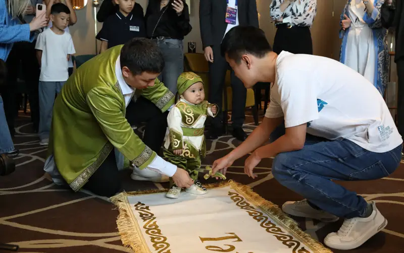 Shahmattan álem chempıony tusaý kesti: Dın Lıjen qazaqtyń kóne dástúrin oryndady