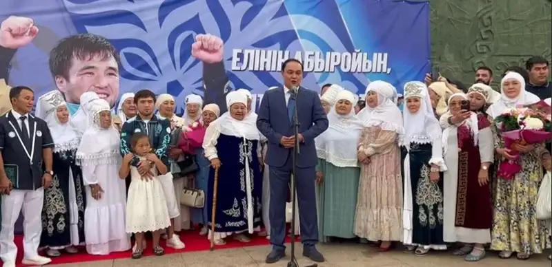 Елдос Сметовты қарсы алу