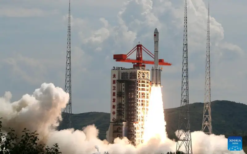 Китай запустил новую группу спутников
