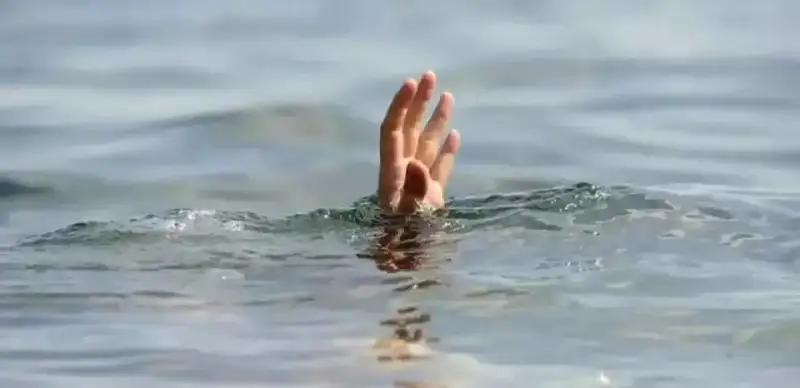 Pavlodarlyq aǵaıyndylar er azamattyń moınyna gır tasyn baılap, ózenge batyryp jibergen