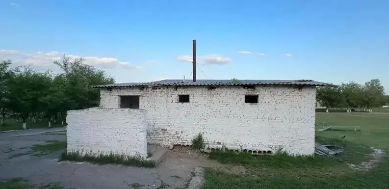  Mektep syrtyndaǵy ájethana máselesi qashan sheshiledi – mınıstr jaýaby 