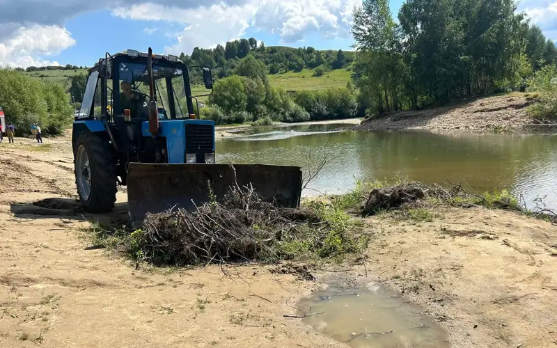 В Риддере на побережье реки собрали больше двух тонн мусора