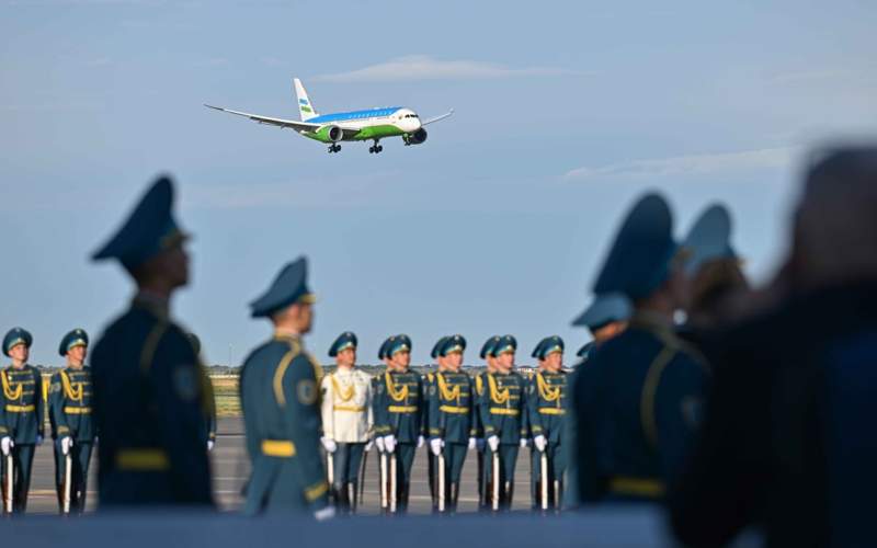 Касым-Жомарт Токаев встретил в аэропорту Президента Узбекистана Шавката Мирзиёева