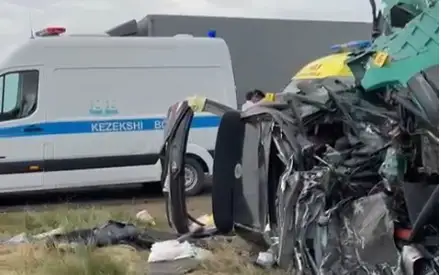Ақтөбеде футболдан жарысқа бара жатқан балалар жол-көлік апатынан көз жұмды