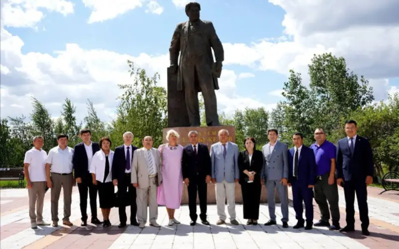Roundtable discussion in Karaganda dedicated to the legacy of Abay and Navoi