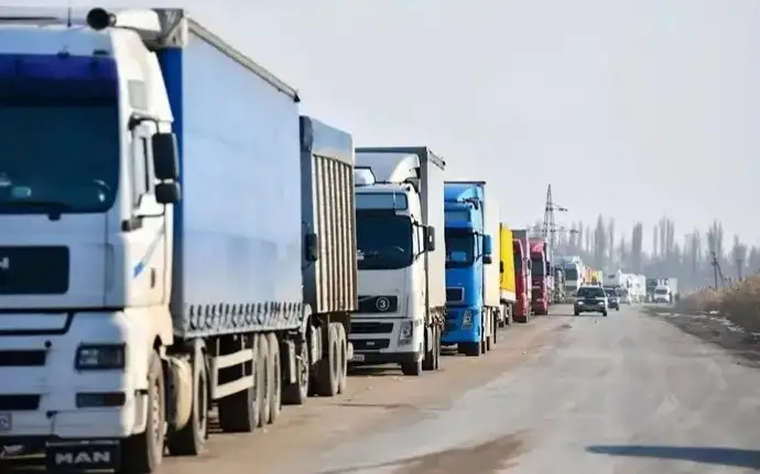 Premer-mınıstr shekaradaǵy júk keptelisterin retteýdiń jolyn aıtty
