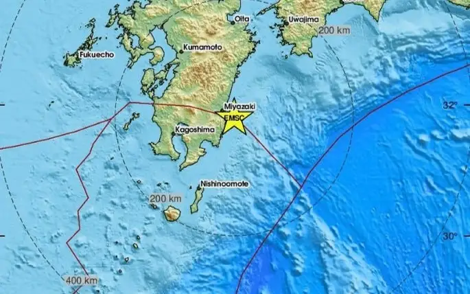 Угрозу цунами объявили в Японии после сильного землетрясения 