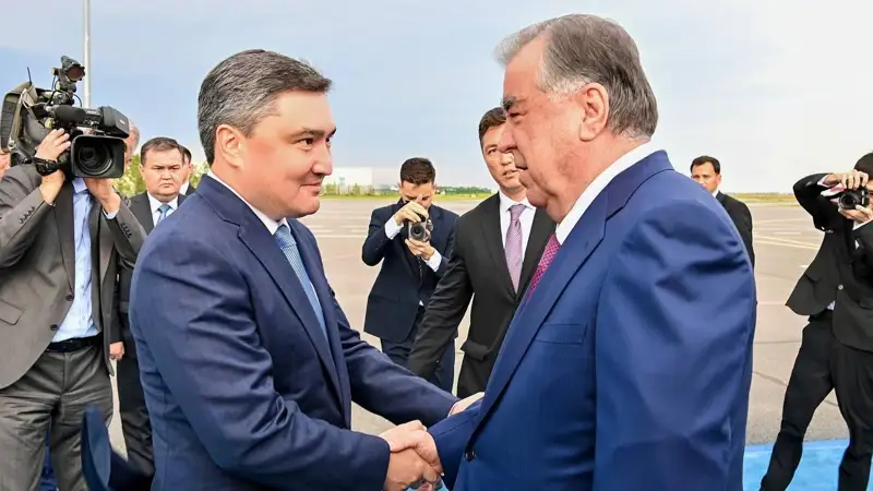  Эмомали Рахмон 