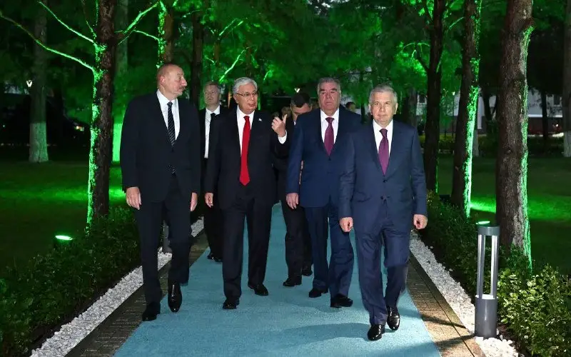 Орталық Азия елдері мен Әзербайжан Президенттері кешкі ас ішуге жиналды