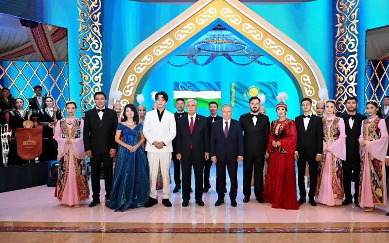 Мемлекет басшысы Қасым-Жомарт Тоқаев Өзбекстан Президенті Шавкат Мирзиёевпен бірге қазақстандық таланттардың өнерін тамашалады