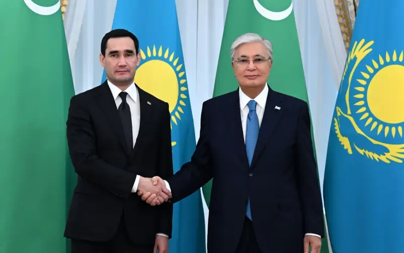 Глава государства провел встречу с Президентом Туркменистана