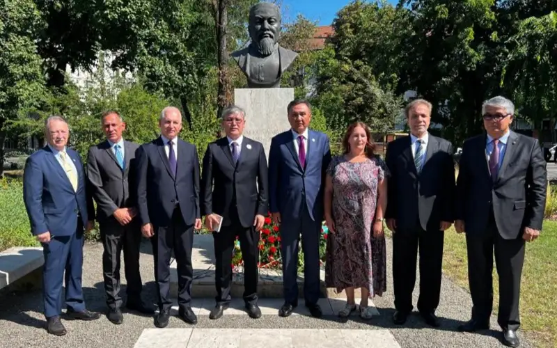 День Абая отметили в Венгрии и Бразилии