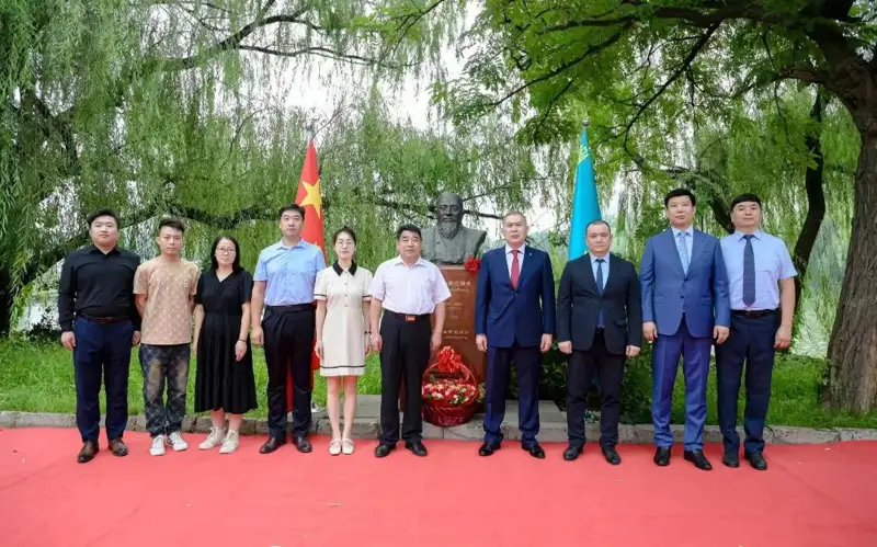 哈中文化交流：阿拜诗歌朗诵会在北京举行
