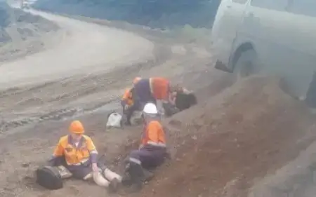 Bus carrying workers falls into ditch in territory of Ekibastuz coal mine
