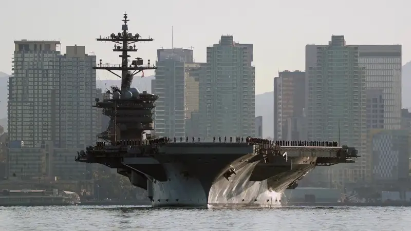 авианосец "Авраам Линкольн"