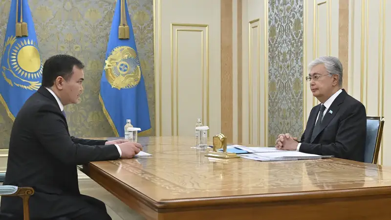 Глава государства принял акима Астаны Жениса Касымбека