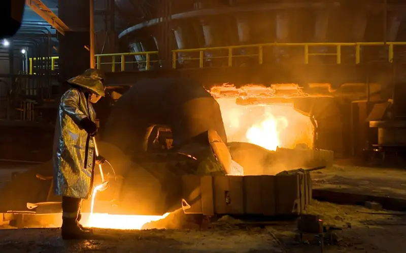 Glava gosýdarstva posetıl metallýrgıcheskıı kombınat Qarmet
