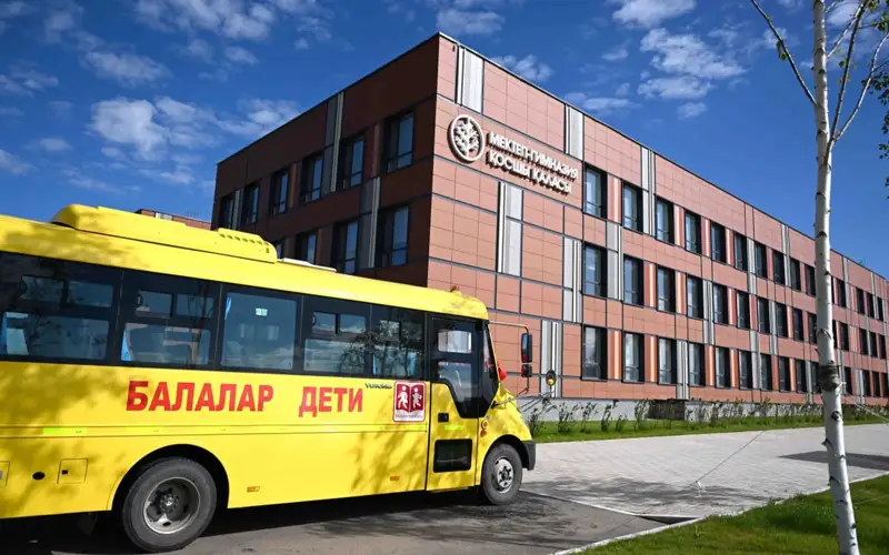 Глава государства посетил со школу-гимназию Косшы