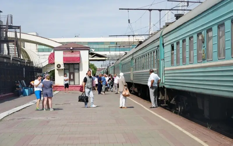 Железнодорожный вокзал, поезд, транспорт