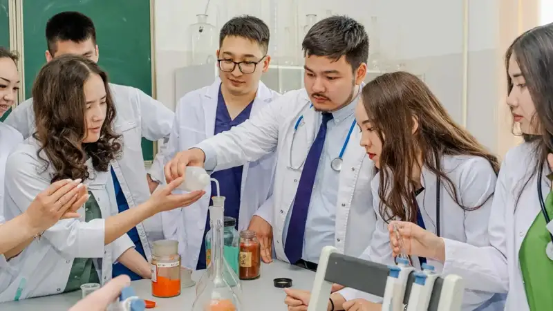 Тиббиёт коллежи талабалари