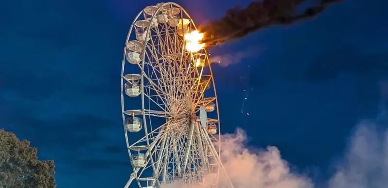 пожар на колесе обозрения