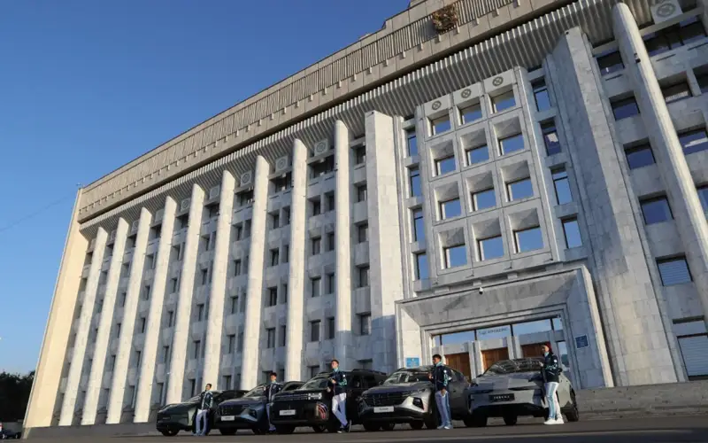 Квартиры и машины подарили призерам Олимпийских игр в Алматы