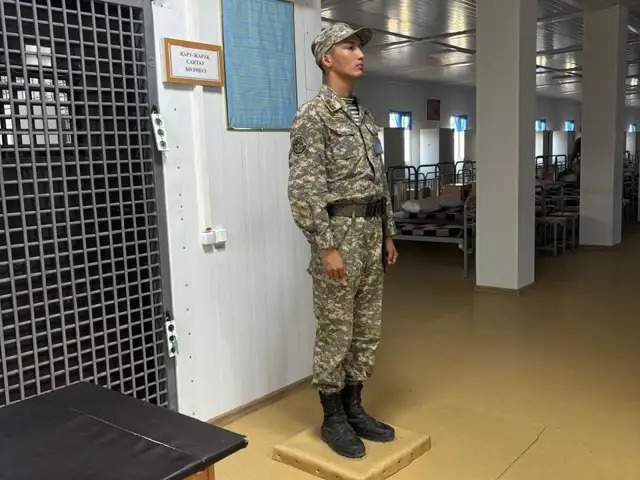 Военно-морские силы отметили 28-ю годовщину поднятия флага Военно-морские силы, казарма, солдат