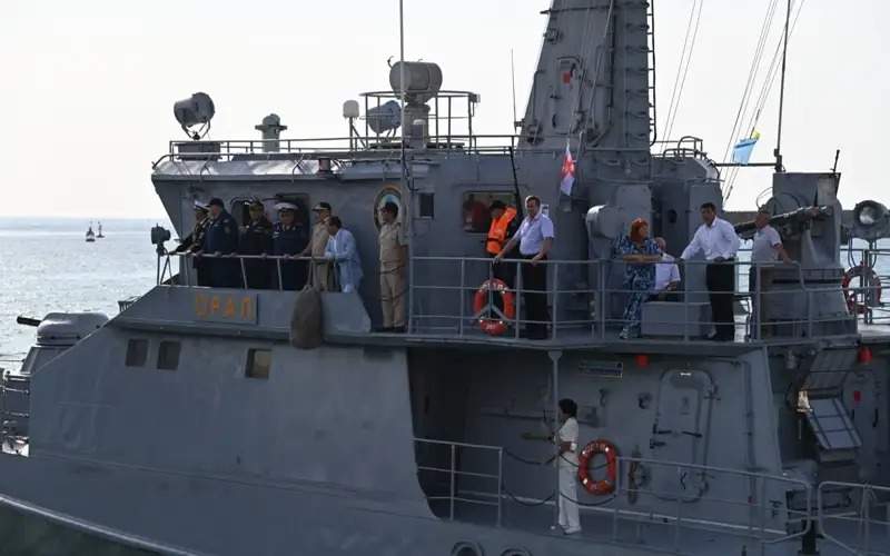 Военно-морские силы отметили 28-ю годовщину поднятия флага Военно-морские силы, корабль