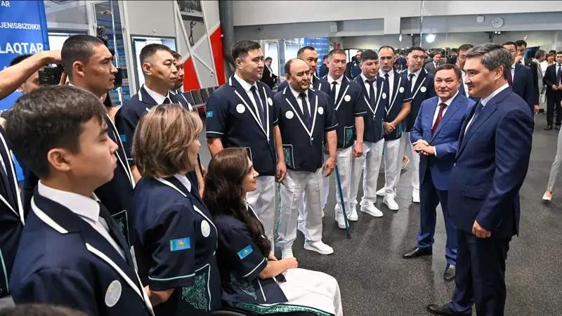 Kazakh PM hands over national flag to Paralympic Games team members