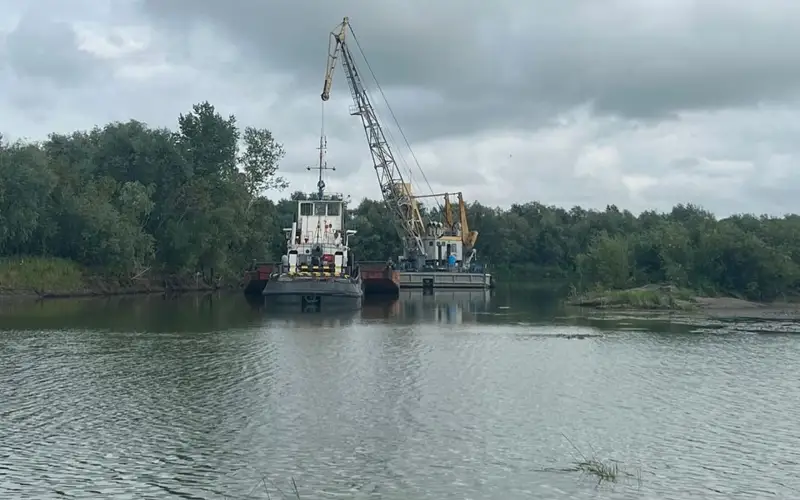 Ертіс өзенінің төменгі арнасы тазартылып жатыр