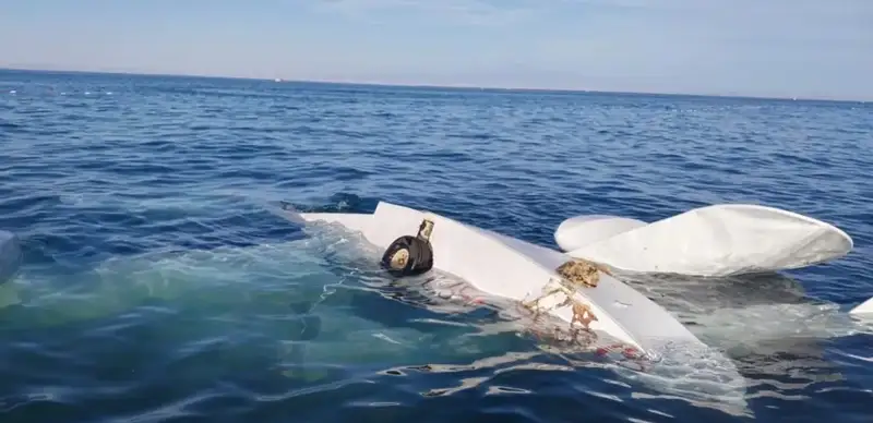 Дельтаплан упал в озеро Алаколь